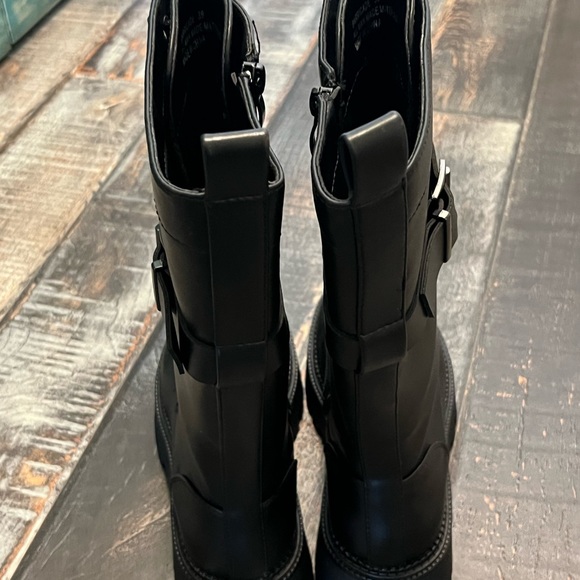 Steve Madden Barricade Boots - Picture 5 of 9